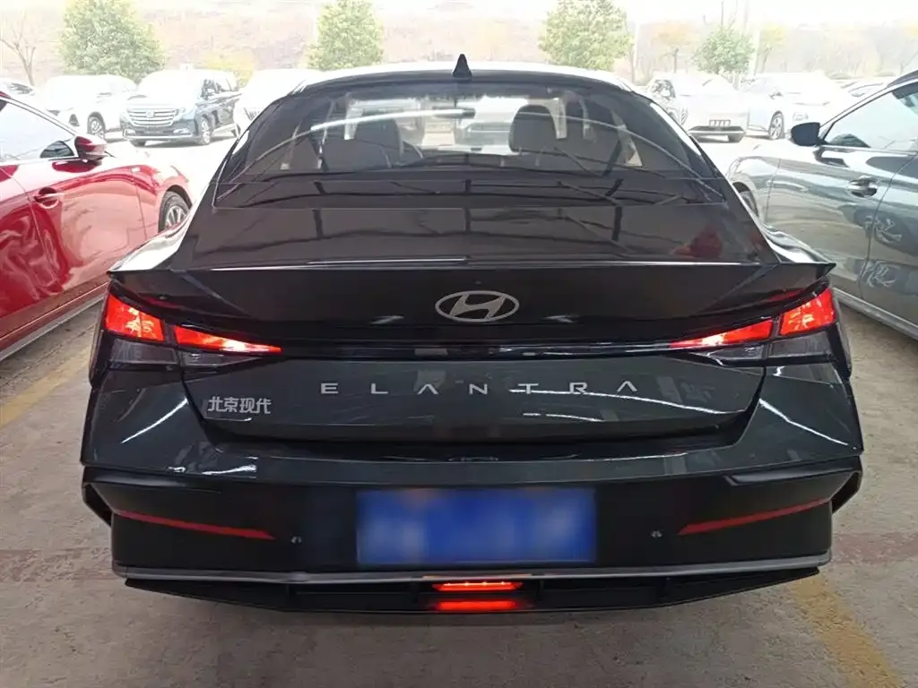 Hyundai Elantra — фото 4