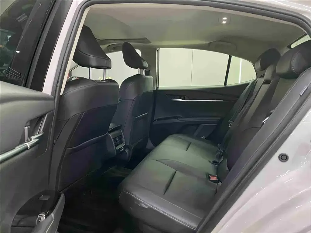 Toyota Camry 2025 из CN, фото 2