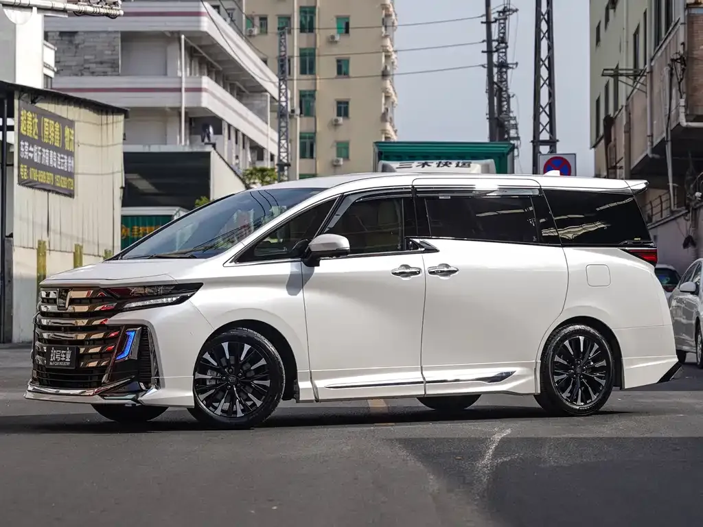 Toyota Vellfire 2023 из CN, фото 1