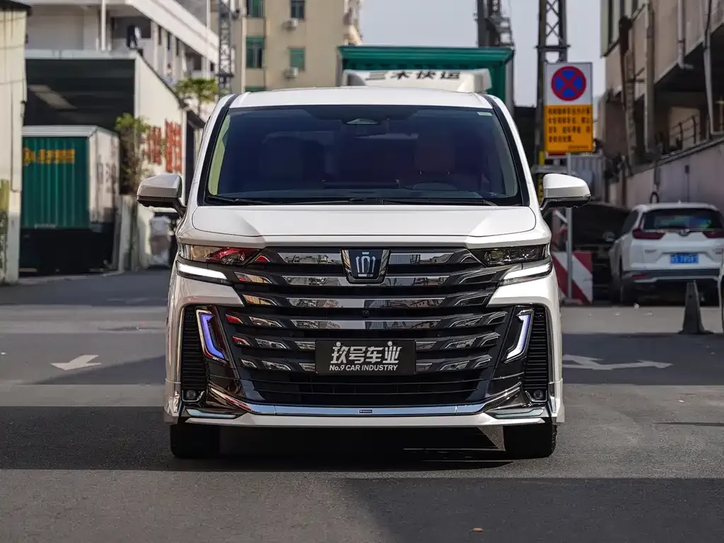 Toyota Vellfire 2023 из CN, фото 2