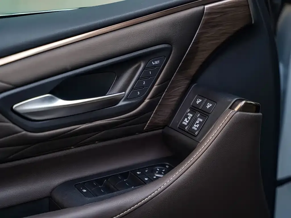 Toyota Vellfire 2023 из CN, фото 8
