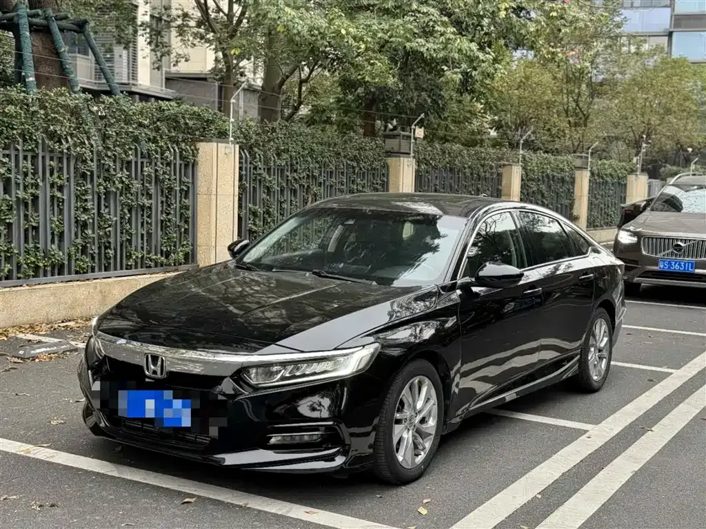 Honda Accord — фото 1