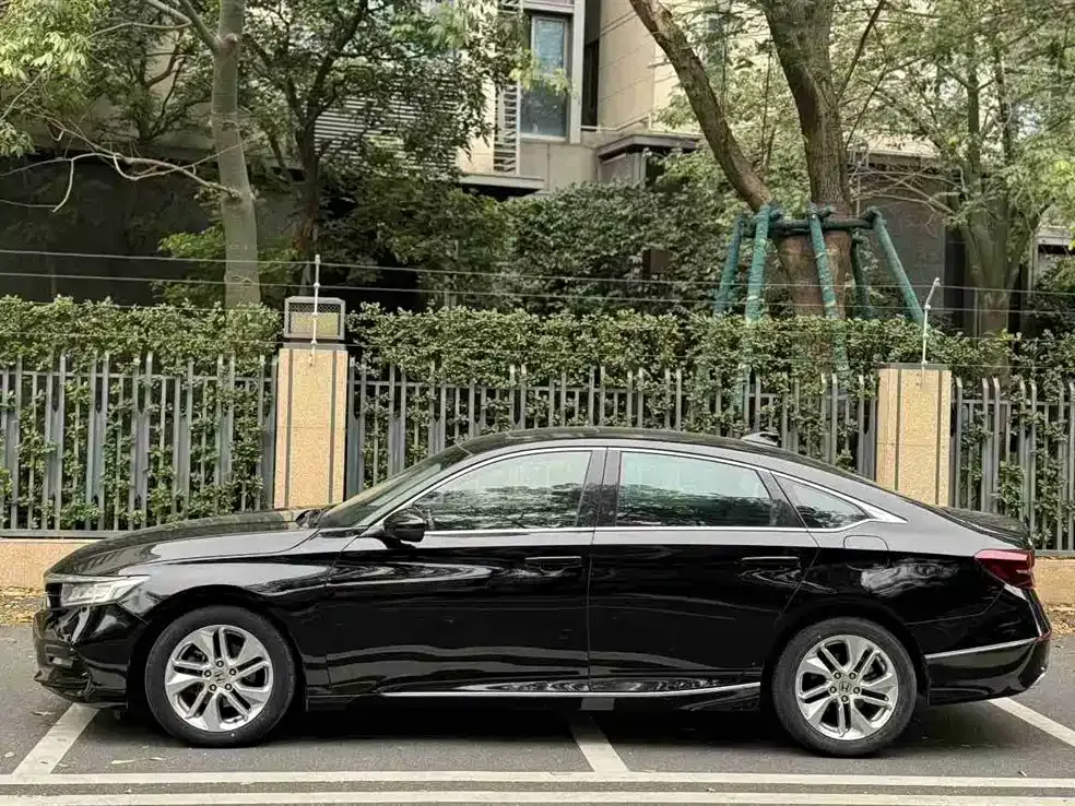 Honda Accord — фото 7