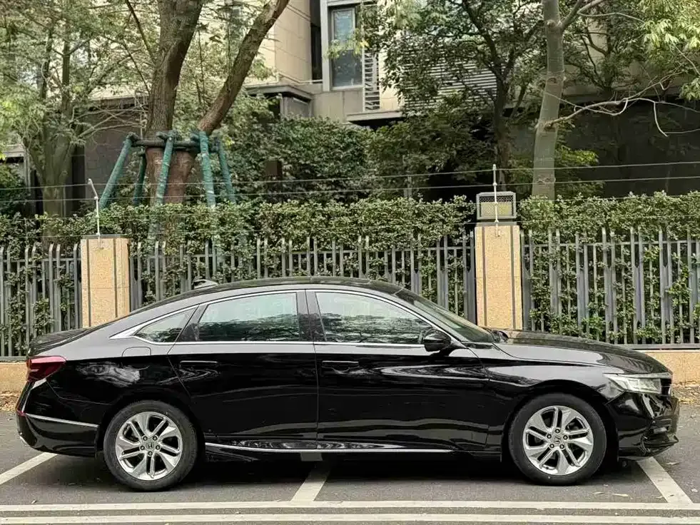 Honda Accord — фото 9