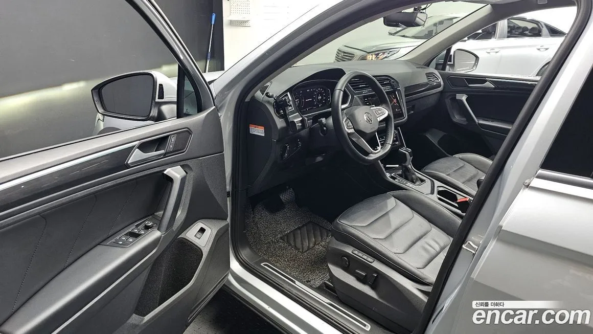 Volkswagen Tiguan — фото 10