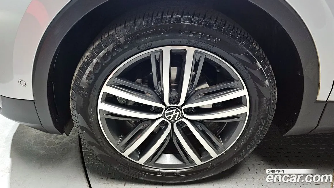 Volkswagen Tiguan — фото 9