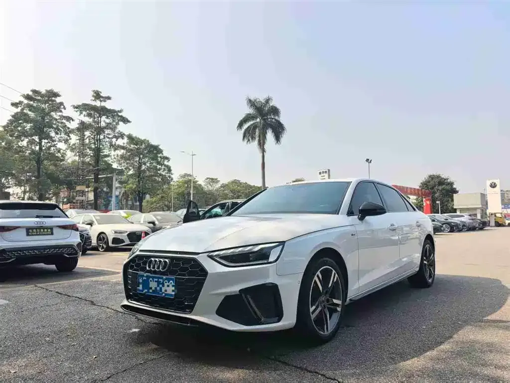 Audi A4L 2023 из CN, фото 1