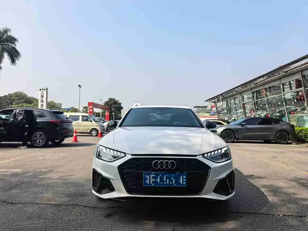 Audi A4L 2023 из CN, фото 8