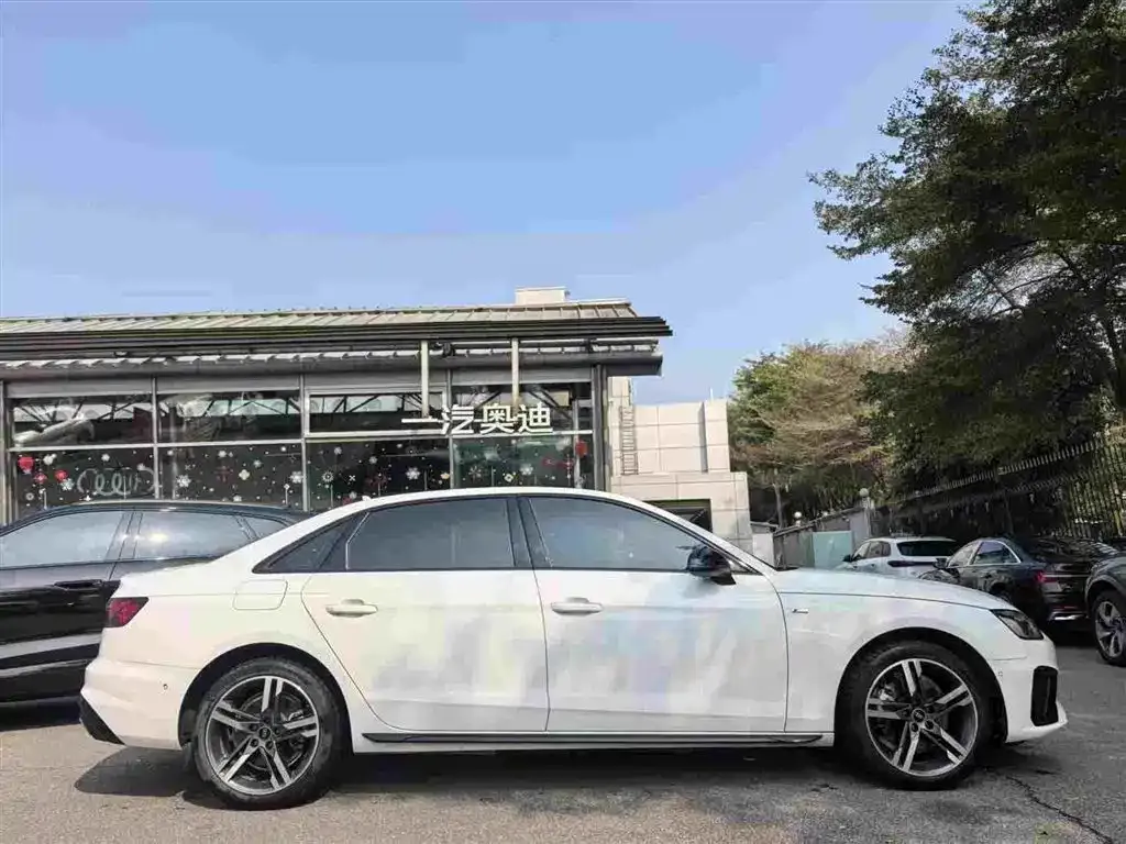 Audi A4L 2023 из CN, фото 9