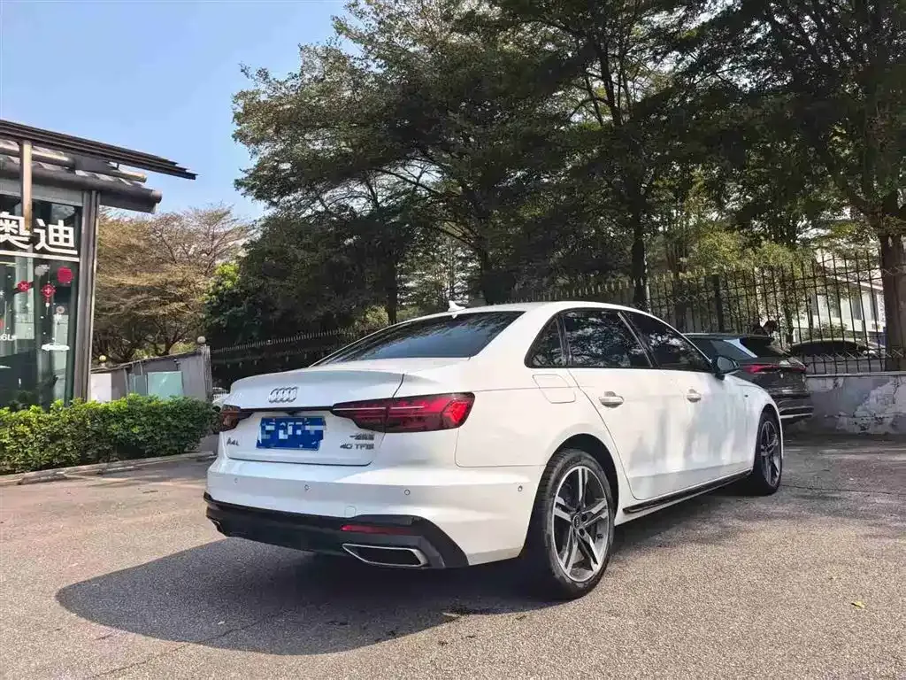 Audi A4L 2023 из CN, фото 10