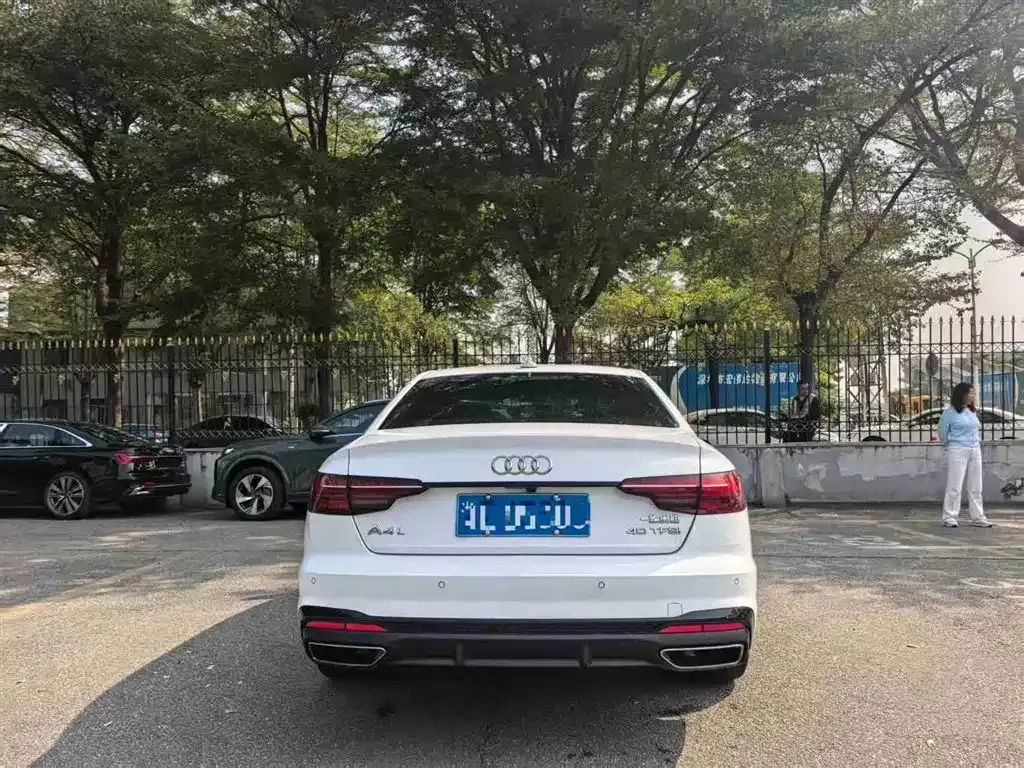 Audi A4L 2023 из CN, фото 6