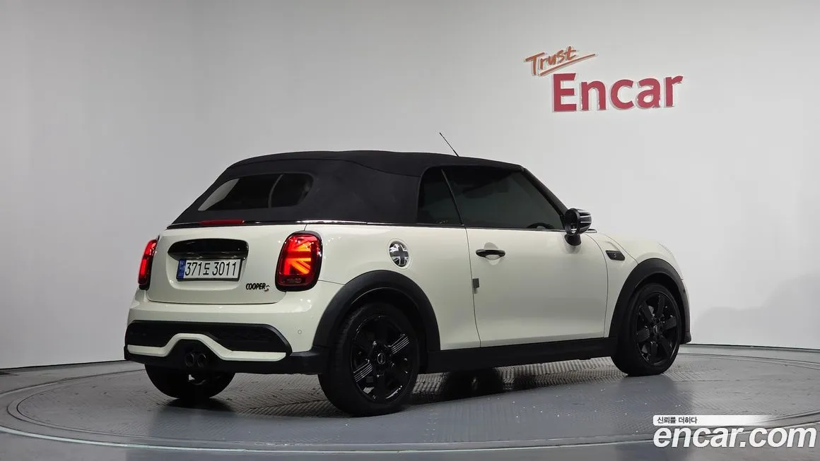 Mini Cooper Convertible 2023 из KR, фото 3