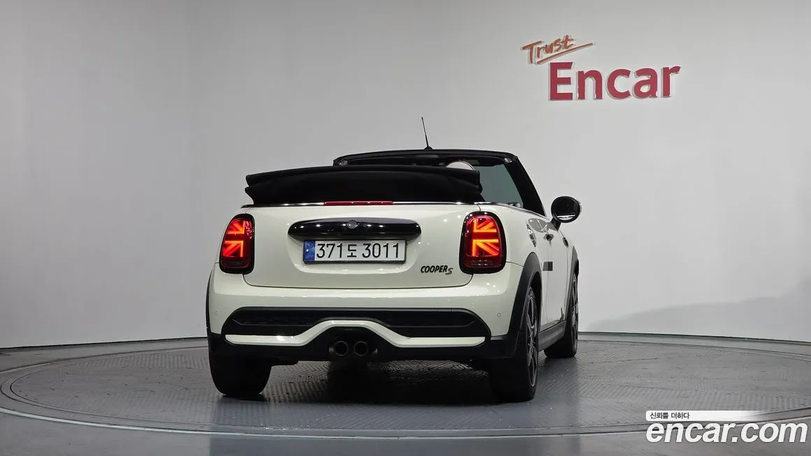 Mini Cooper Convertible 2023 из KR, фото 4