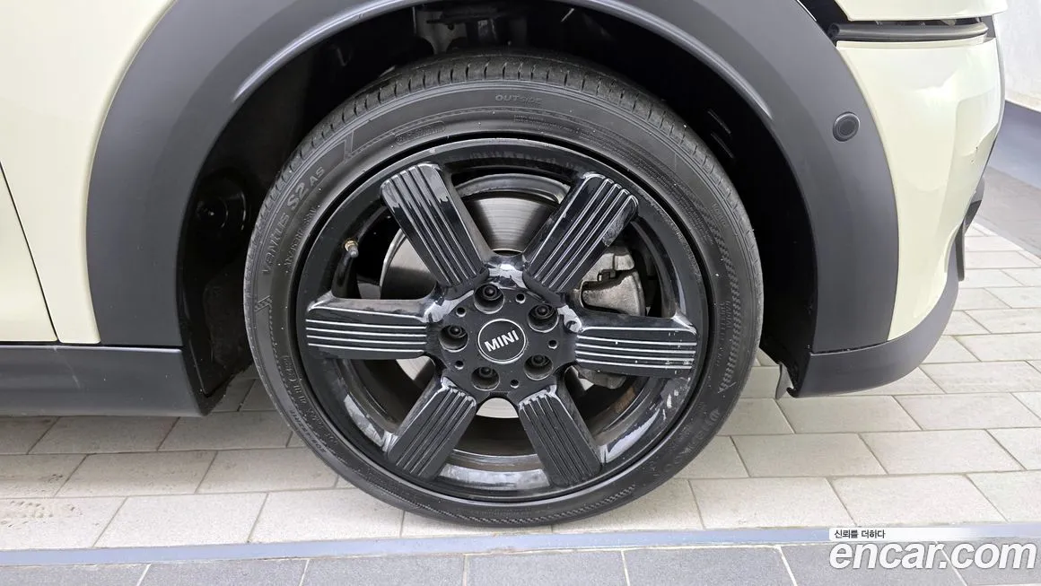 Mini Cooper Convertible 2023 из KR, фото 8
