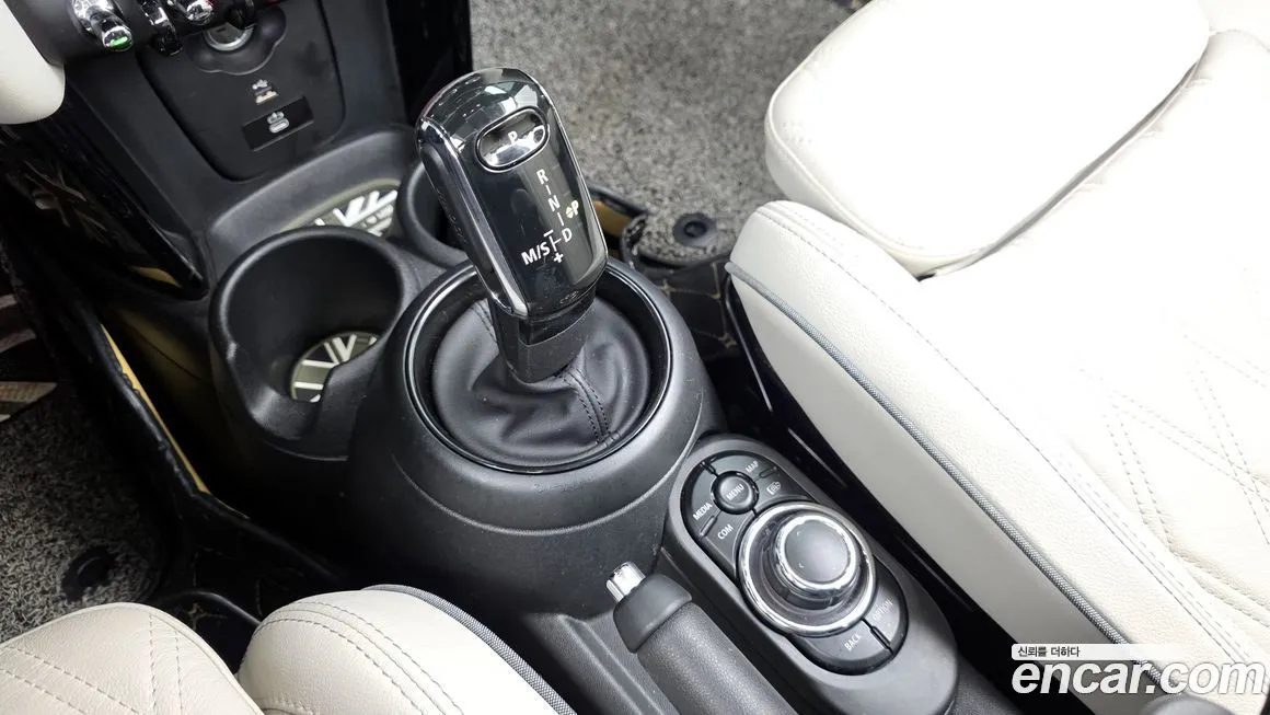 Mini Cooper Convertible 2023 из KR, фото 7