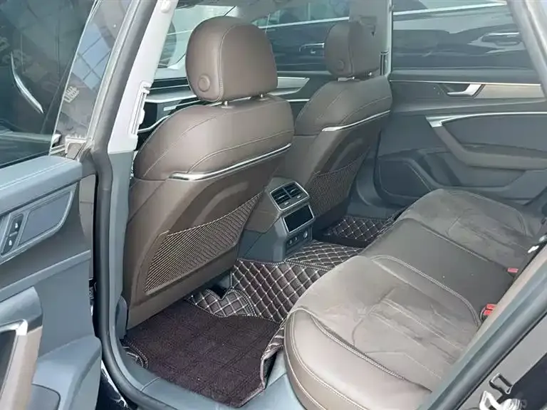 Audi A7L 2023 из CN, фото 4