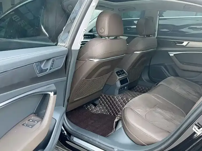 Audi A7L 2023 из CN, фото 9