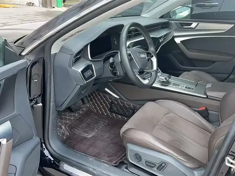 Audi A7L 2023 из CN, фото 6