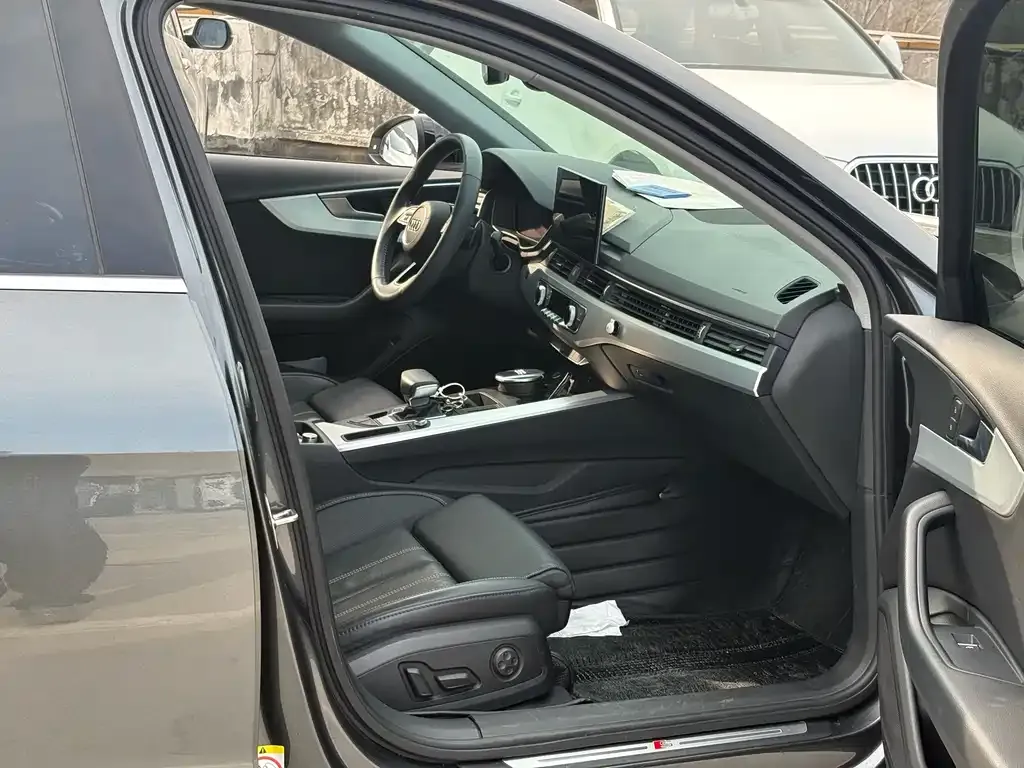 Audi A4L 2021 из CN, фото 3