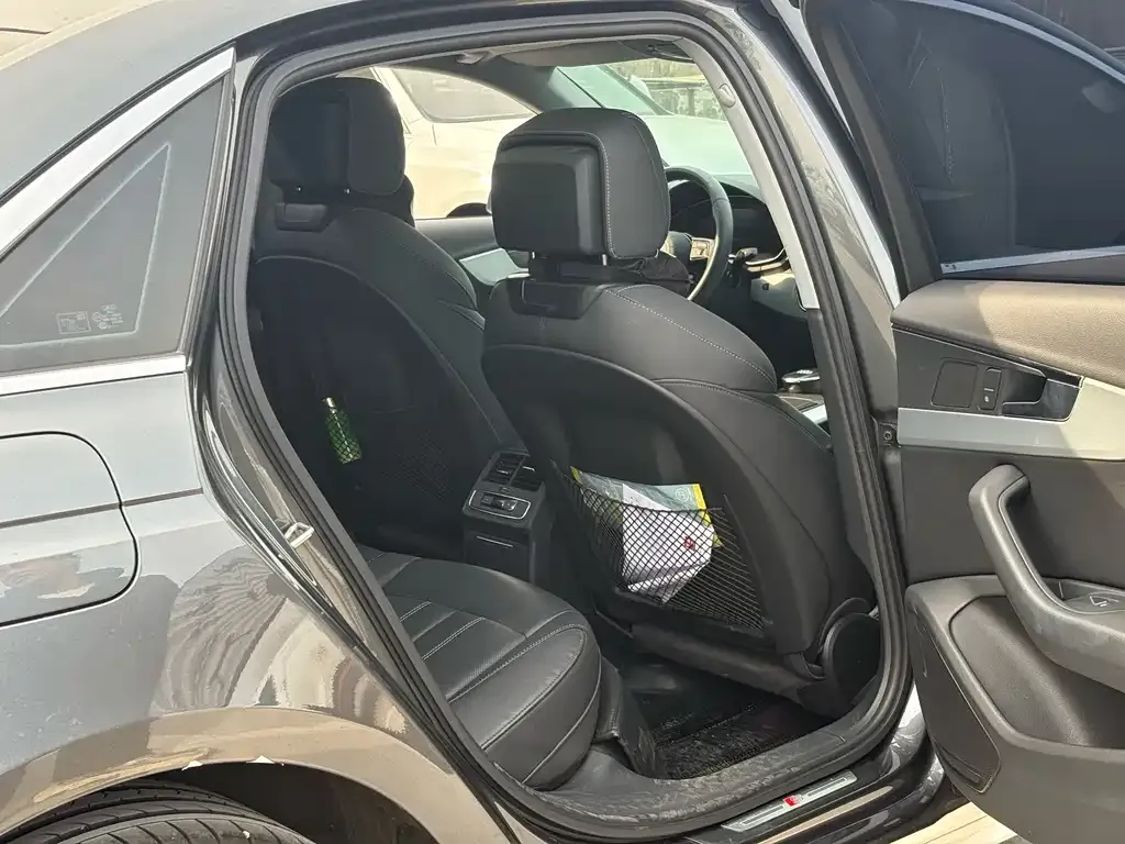 Audi A4L 2021 из CN, фото 5