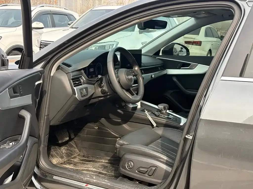 Audi A4L 2021 из CN, фото 6