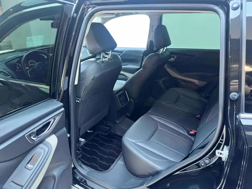 Subaru Forester 2023 из CN, фото 10