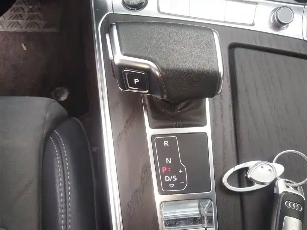 Audi A6L 2023 из CN, фото 5