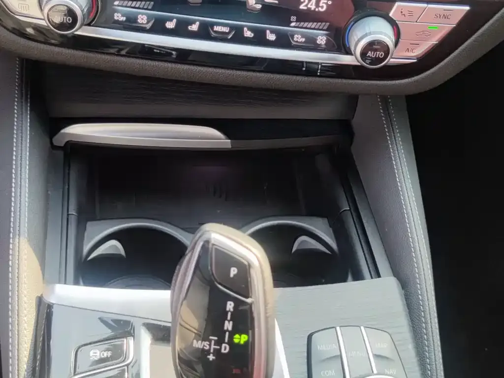 BMW 5 Series 2021 из CN, фото 2