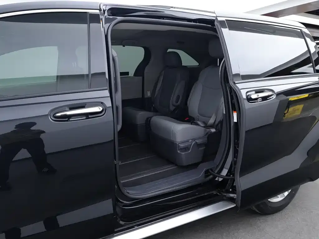 Toyota Granvia 2025 из CN, фото 3