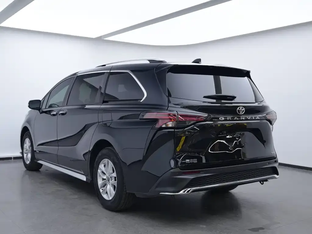 Toyota Granvia 2025 из CN, фото 2