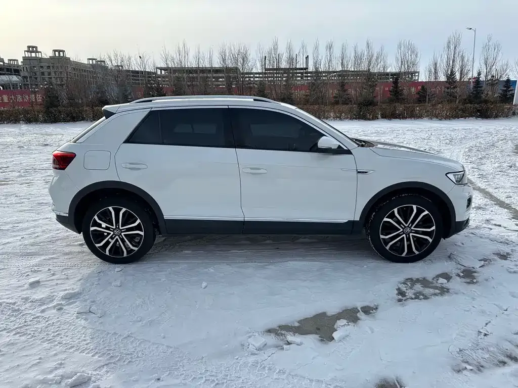 Volkswagen T-Roc 2023 из CN, фото 2