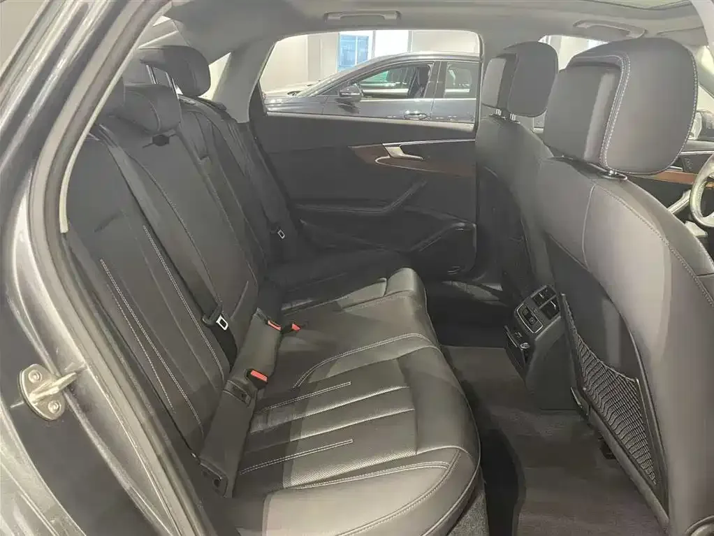 Audi A4L 2021 из CN, фото 8
