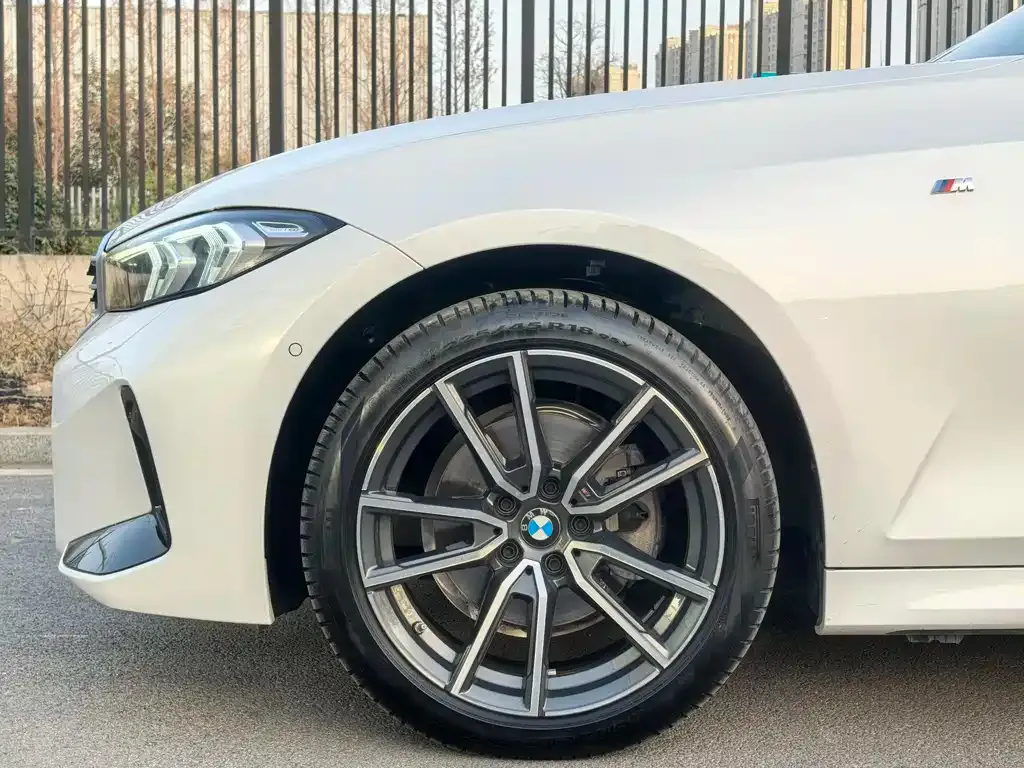 BMW 3 Series 2024 из CN, фото 2