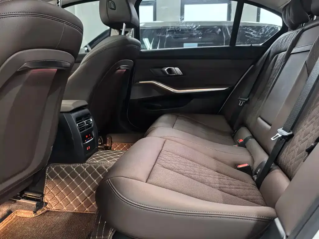 BMW 3 Series 2024 из CN, фото 7