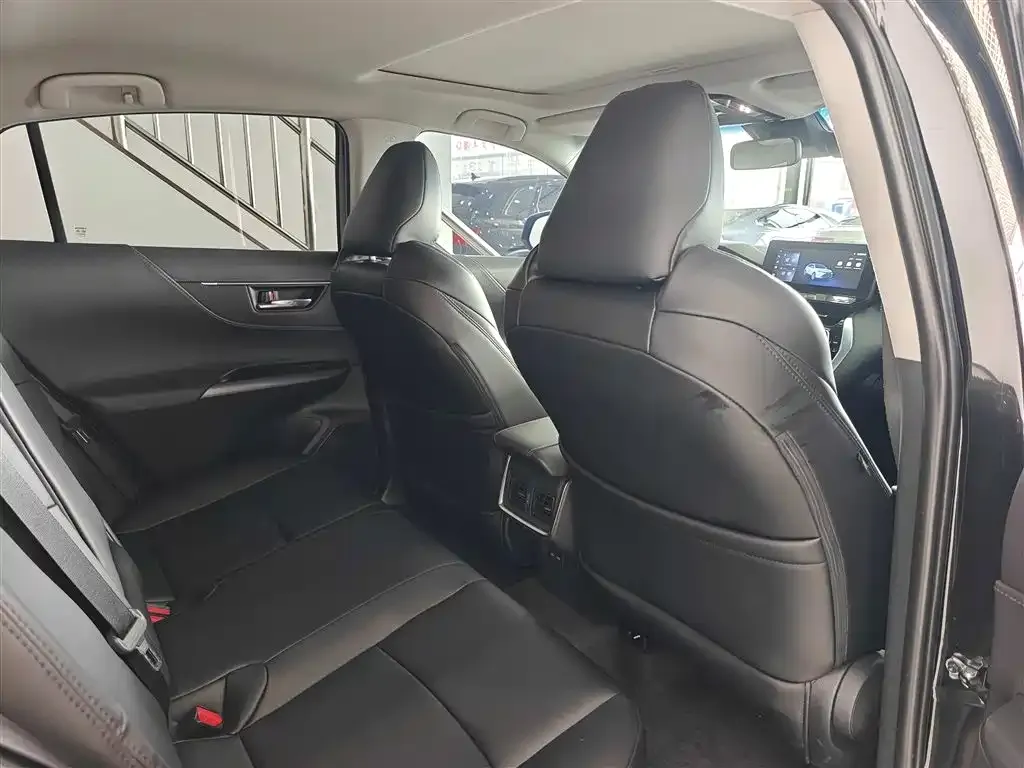 Toyota Harrier 2023 из CN, фото 2