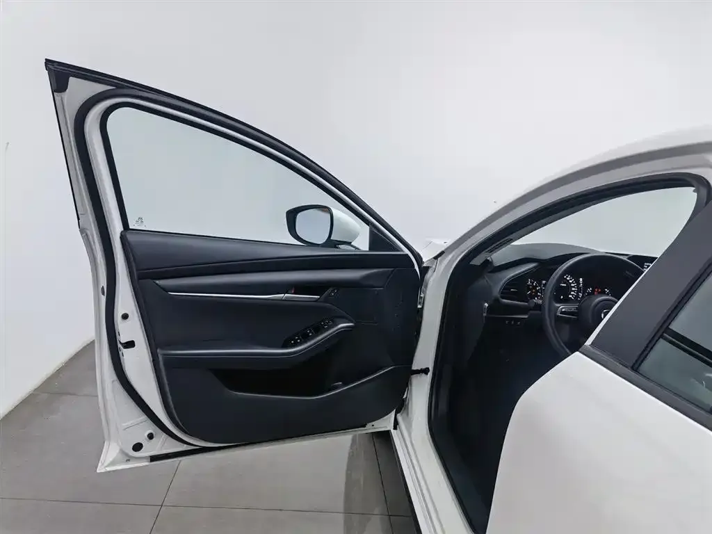 Mazda 3 Axela 2022 из CN, фото 4