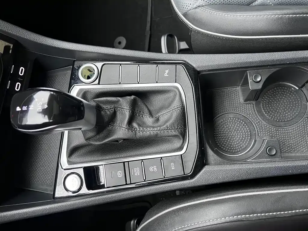 Volkswagen Sagitar 2023 из CN, фото 4