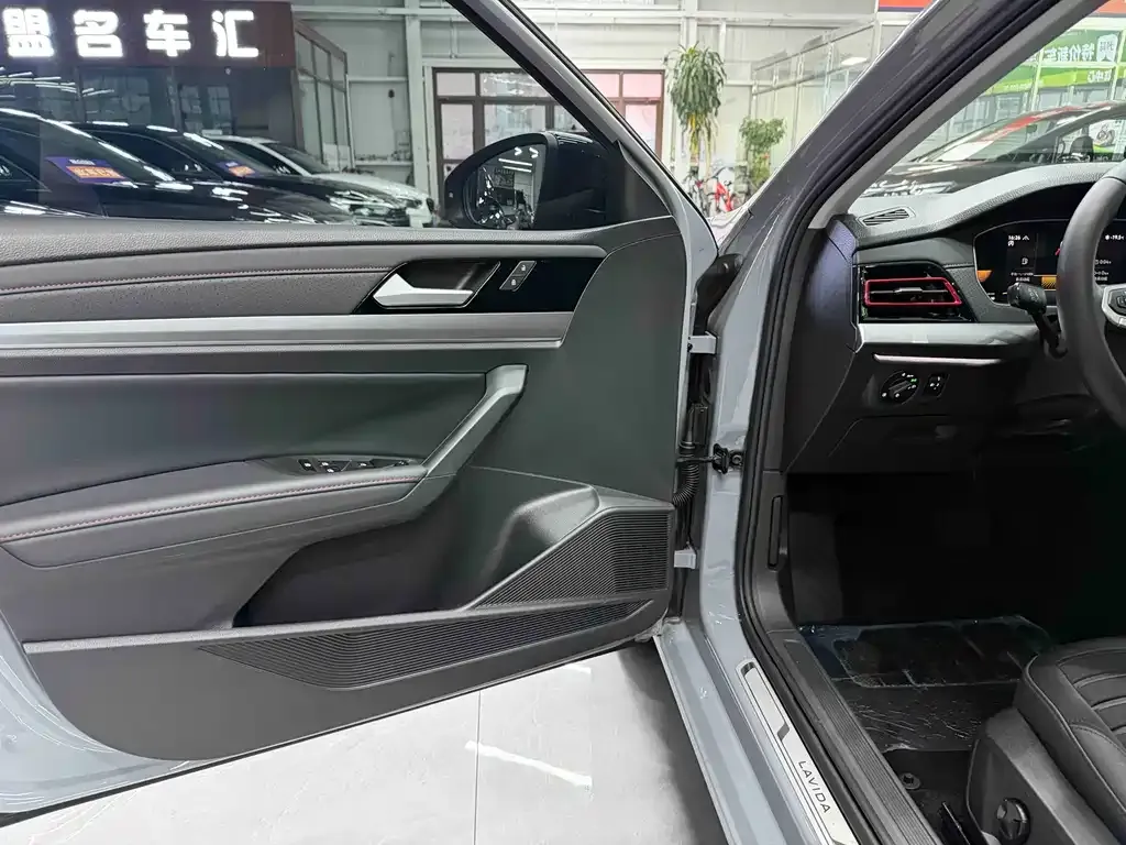 Volkswagen Lavida 2023 из CN, фото 4