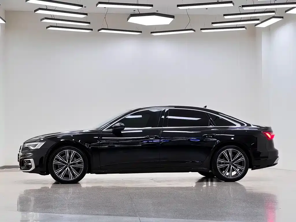 Audi A6L 2023 из CN, фото 4
