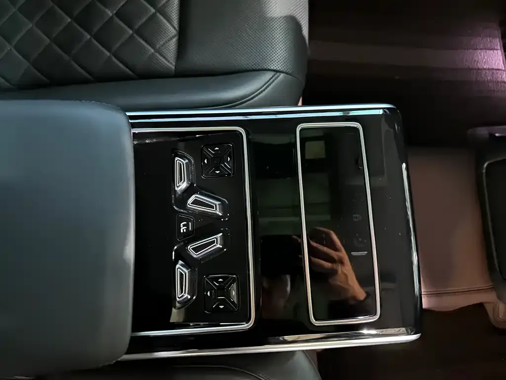 Audi A8 2021 из CN, фото 2