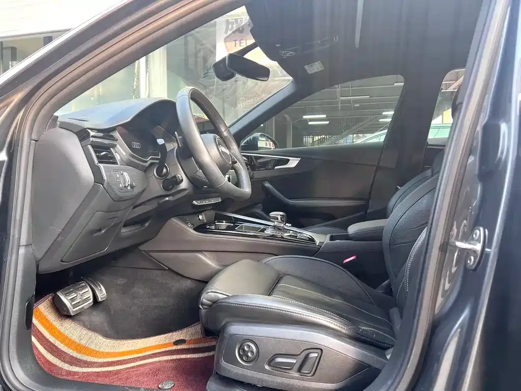 Audi A4L 2023 из CN, фото 4
