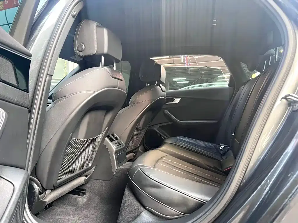 Audi A4L 2023 из CN, фото 6