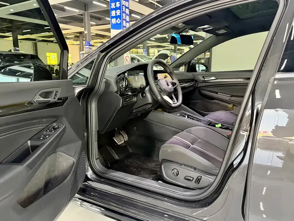 Volkswagen Golf 2022 из CN, фото 10
