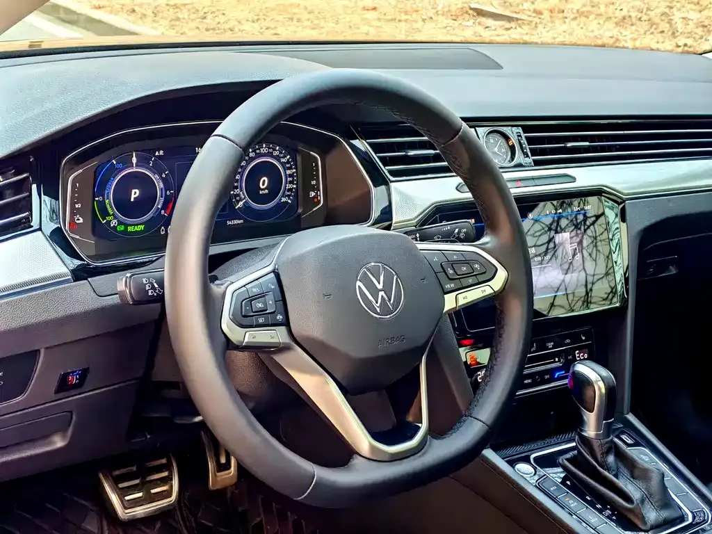 Volkswagen Magotan GTE PHEV 2022 из CN, фото 10
