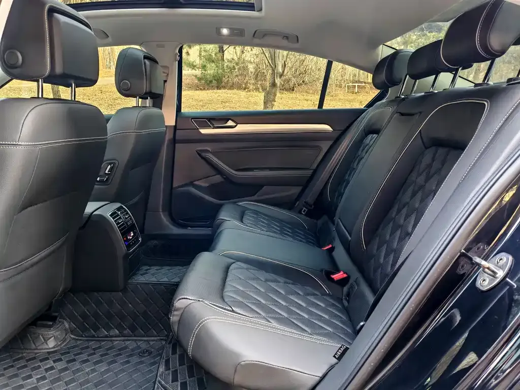 Volkswagen Magotan GTE PHEV 2022 из CN, фото 2