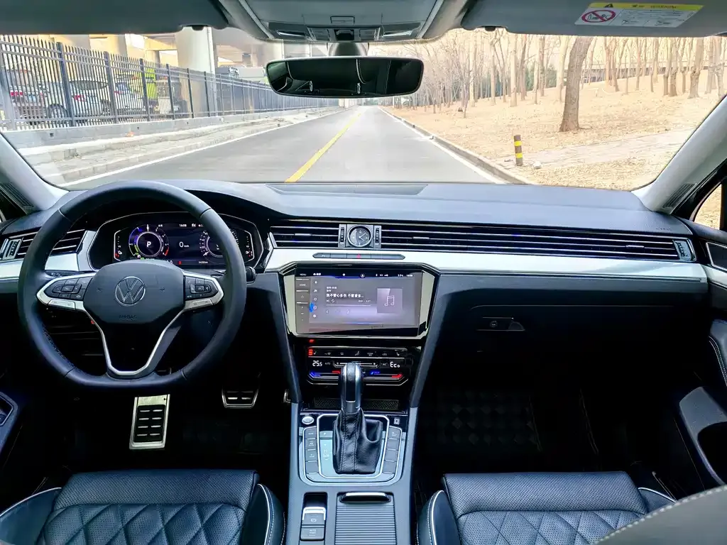Volkswagen Magotan GTE PHEV 2022 из CN, фото 9
