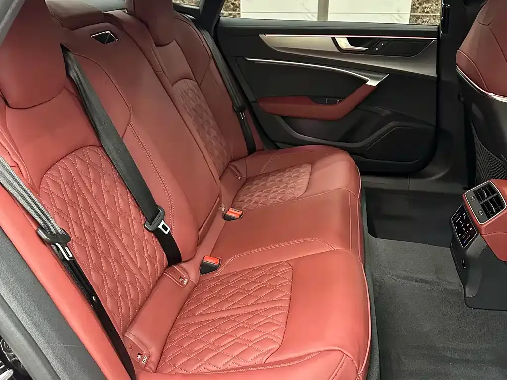 Audi A7L 2023 из CN, фото 3