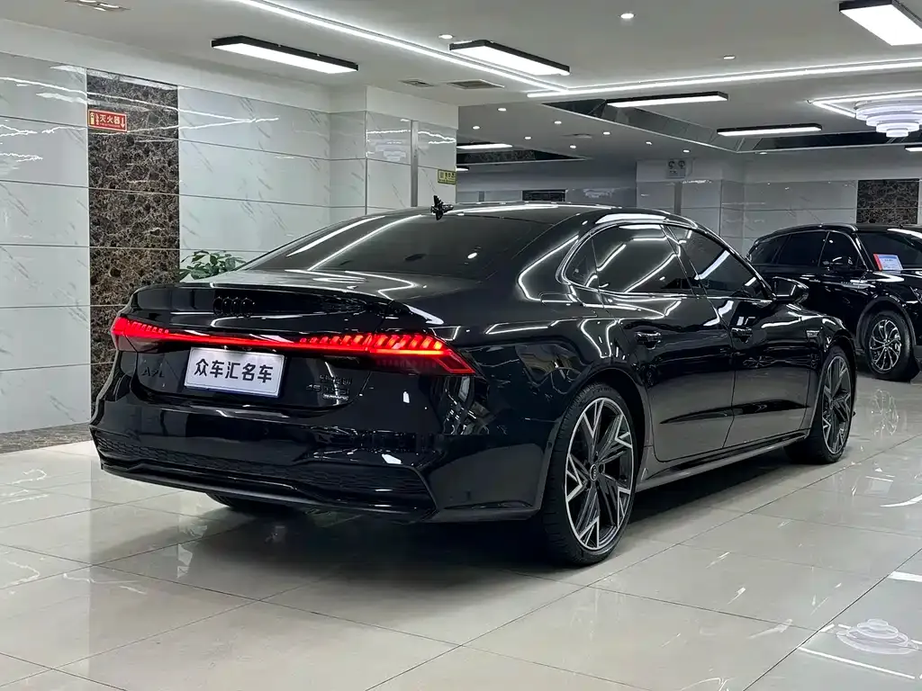 Audi A7L 2023 из CN, фото 6