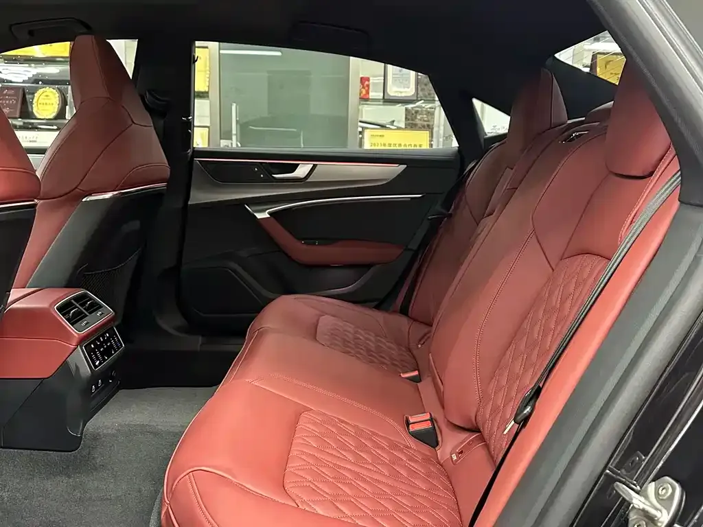 Audi A7L 2023 из CN, фото 2