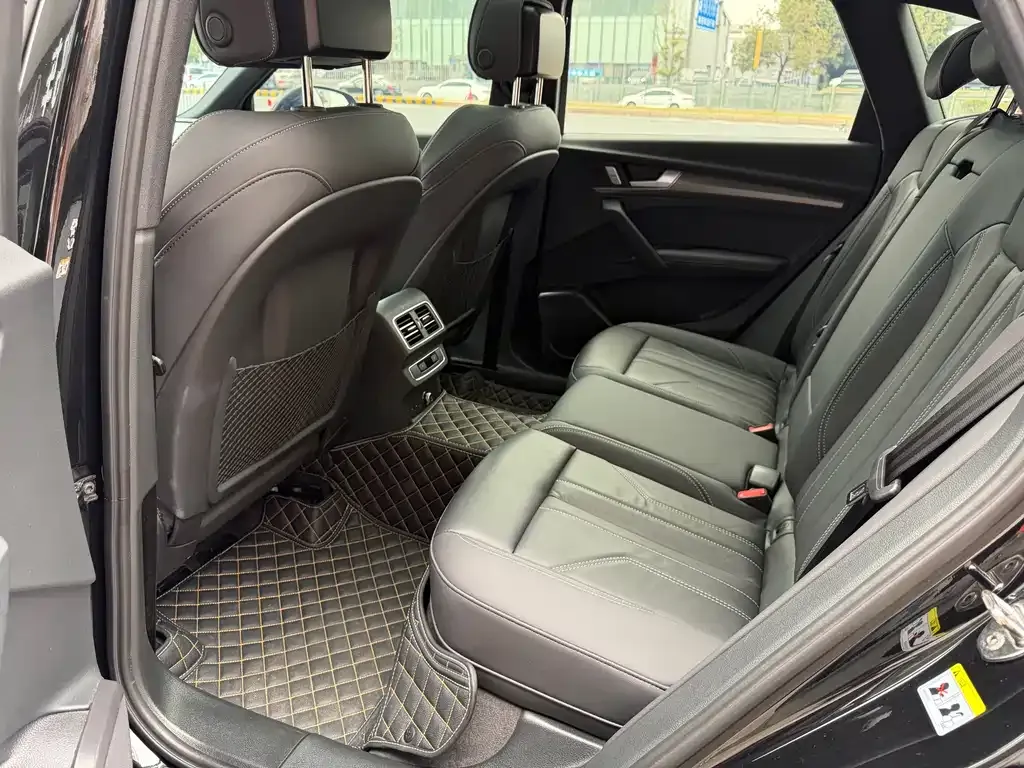 Audi Q5L 2023 из CN, фото 2